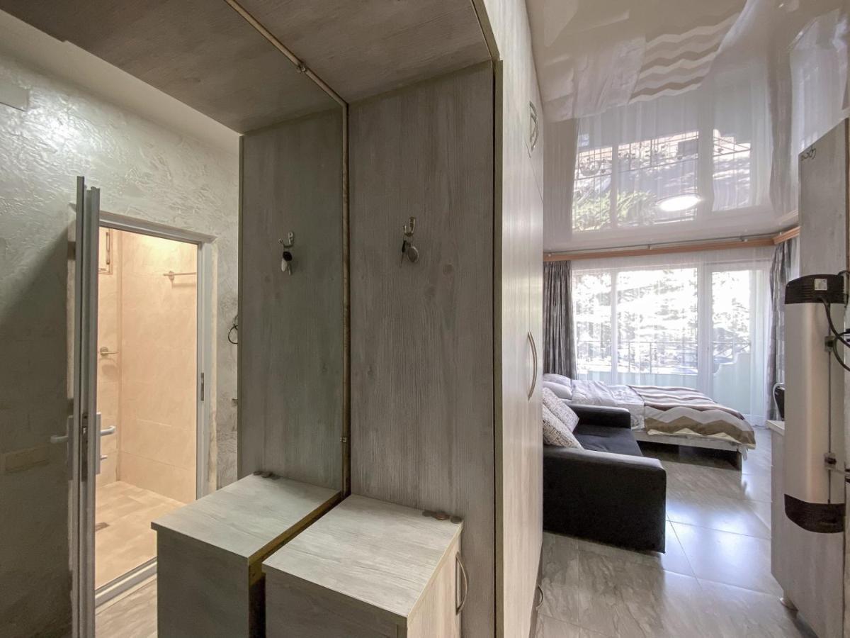 Apartment Studio Maksim باتومي المظهر الخارجي الصورة